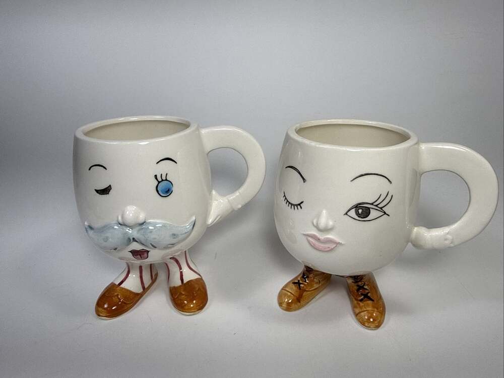Vtg Enesco Walking Feet Anthropomorphic Wonking Man And Woman Mugs K3